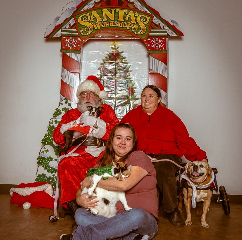 Pet Photos with Santa and the Grinch 2022